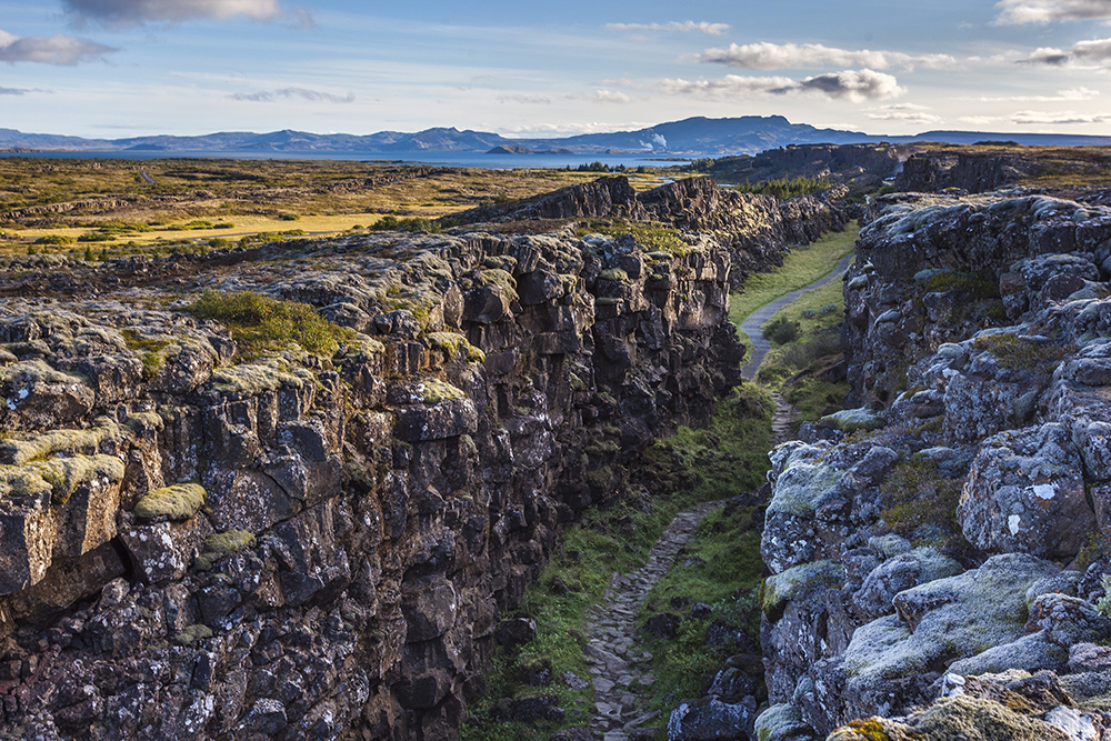 A picture from the famous Games of Thrones television show. It shows a narrow valley running between two cliffs.